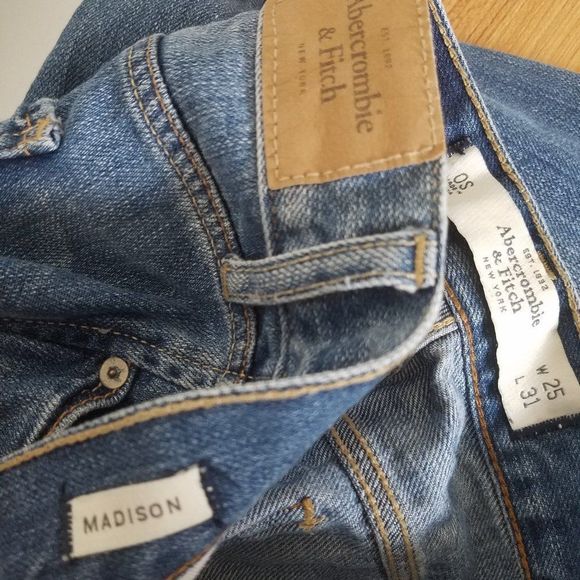 ABERCROMBIE & FITCH DISTRESSED MADISON FLARE JEANS size 25W x 31L - Picture 7 of 7
